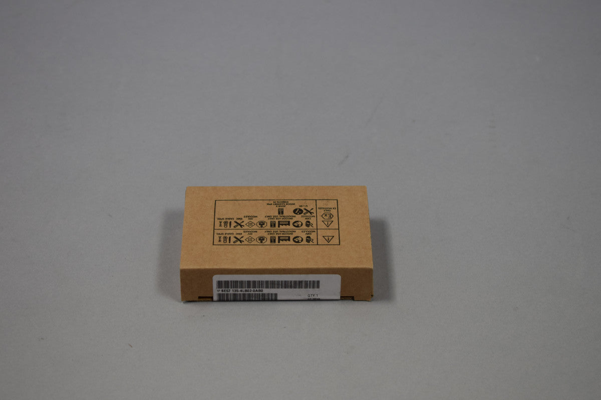 SIEMENS 6ES7135-4LB02-0AB0 in magazzino