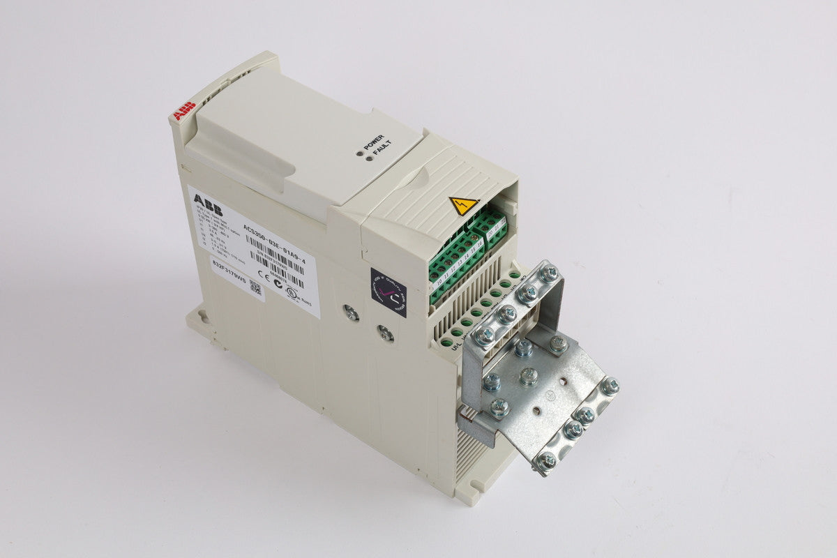 ABB ACS350-03E-01A9-4 in magazzino
