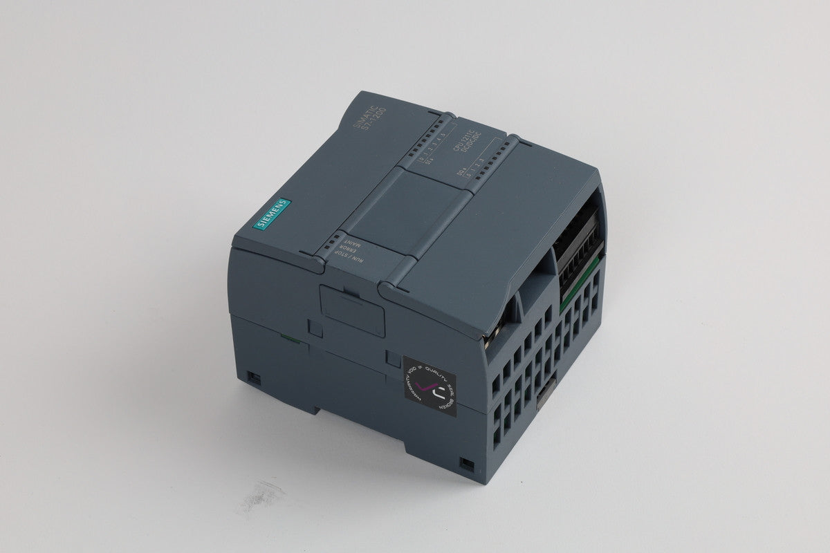 SIEMENS 6ES7211-1AD30-0XB0 auf Lager