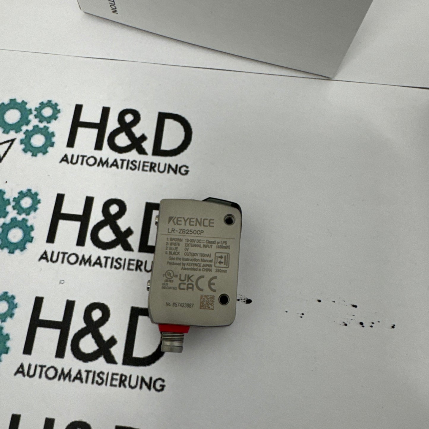 LR-ZB250CP Keyence CMOS laser sensor rectangular with M8 connector type, 250 mm