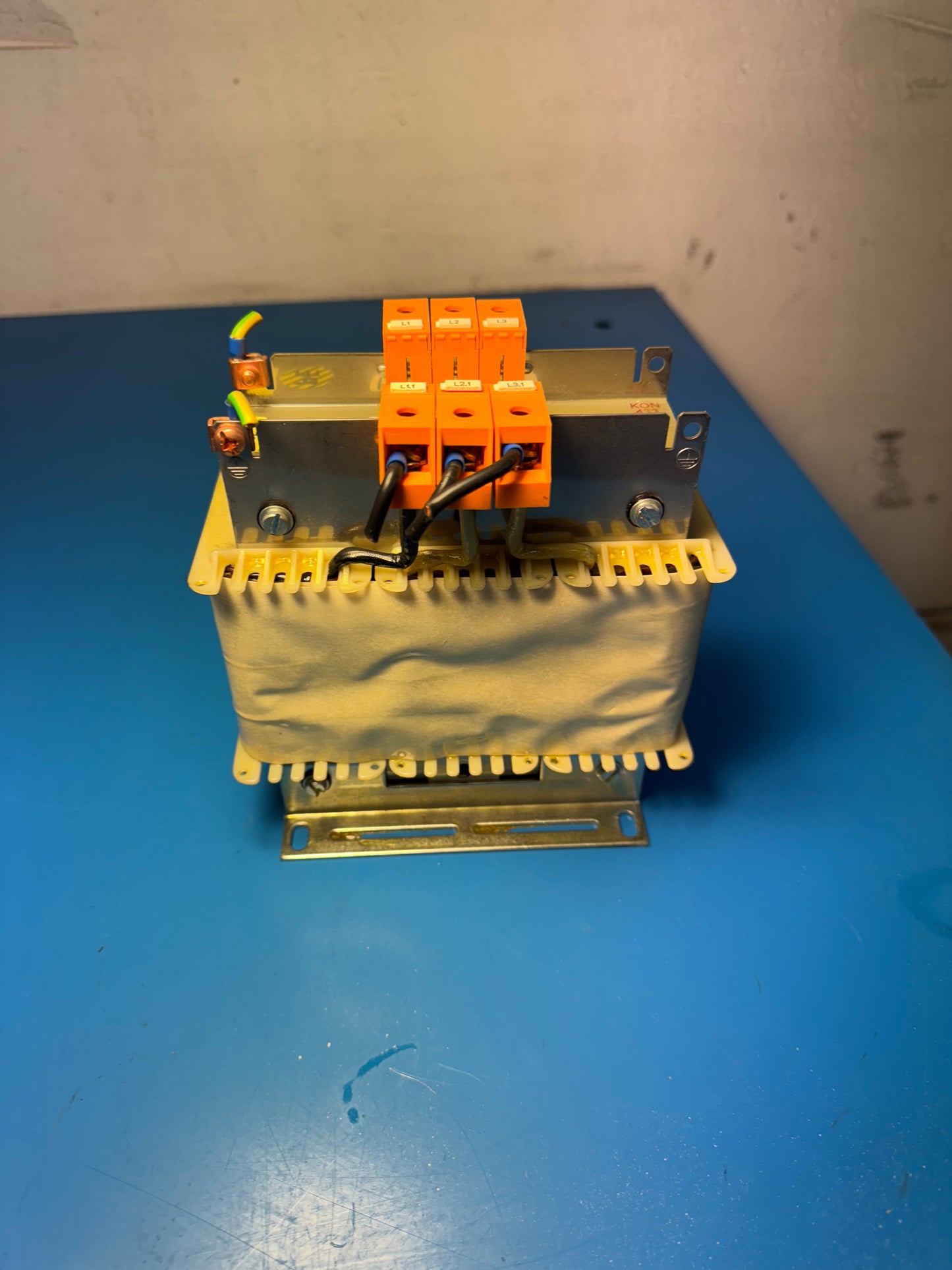 Lenze EZN3A0300H013 3-Filtro de red/ Filtro de alimentación +/-10% 3x13A