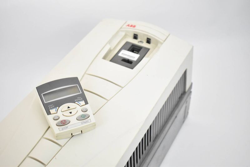 ABB ACS550-01-038A-4 – Inverter – Pn 18,5 kW – I2n 38 A – Nuovo e sigillato