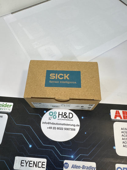 WL12L-2B530   Sick   Photoelectric Sensor  1018252   New and Sealed