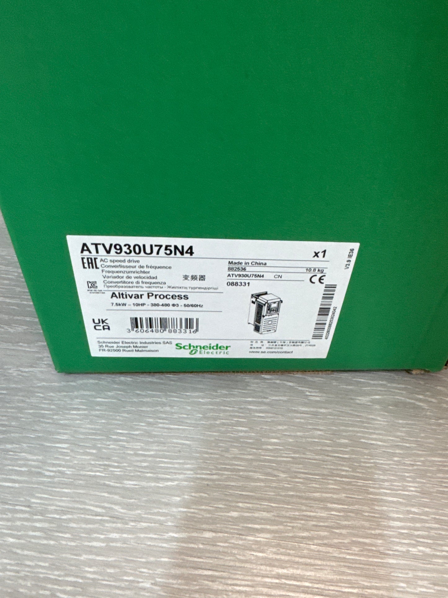 ATV930U75N4 Schneider Electric falownik, ATV930, 7,5kW, 400/480V, z modułem hamulcowym, IP21