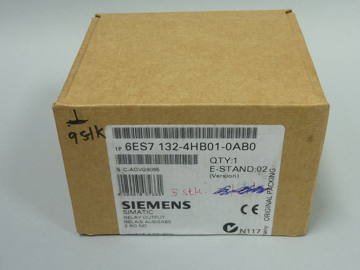 SIEMENS 6ES7132-4HB01-0AB0 in magazzino