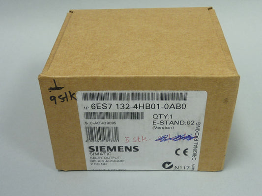 SIEMENS 6ES7132-4HB01-0AB0 in magazzino