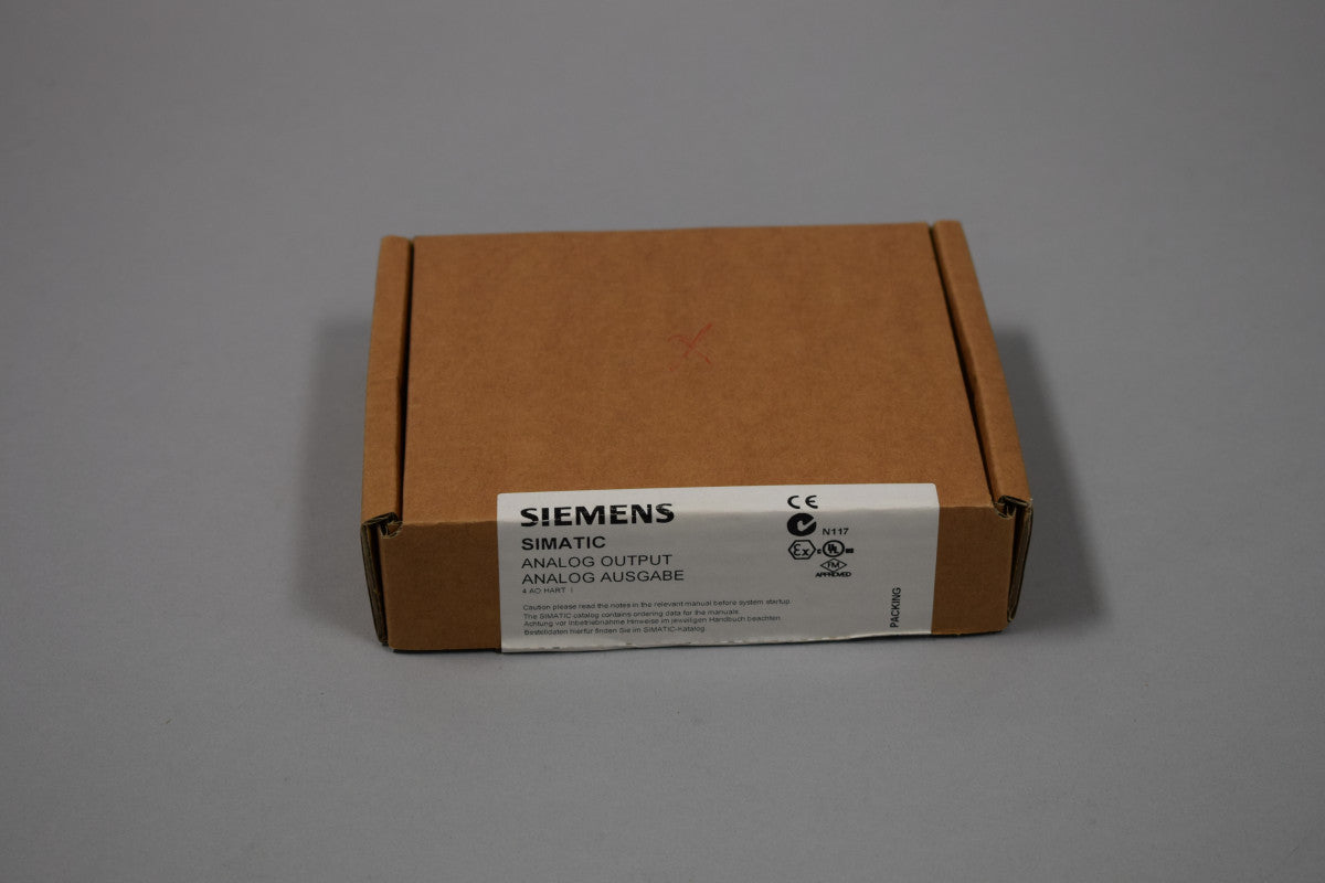 SIEMENS 6ES7135-7TD00-0AB0 in magazzino