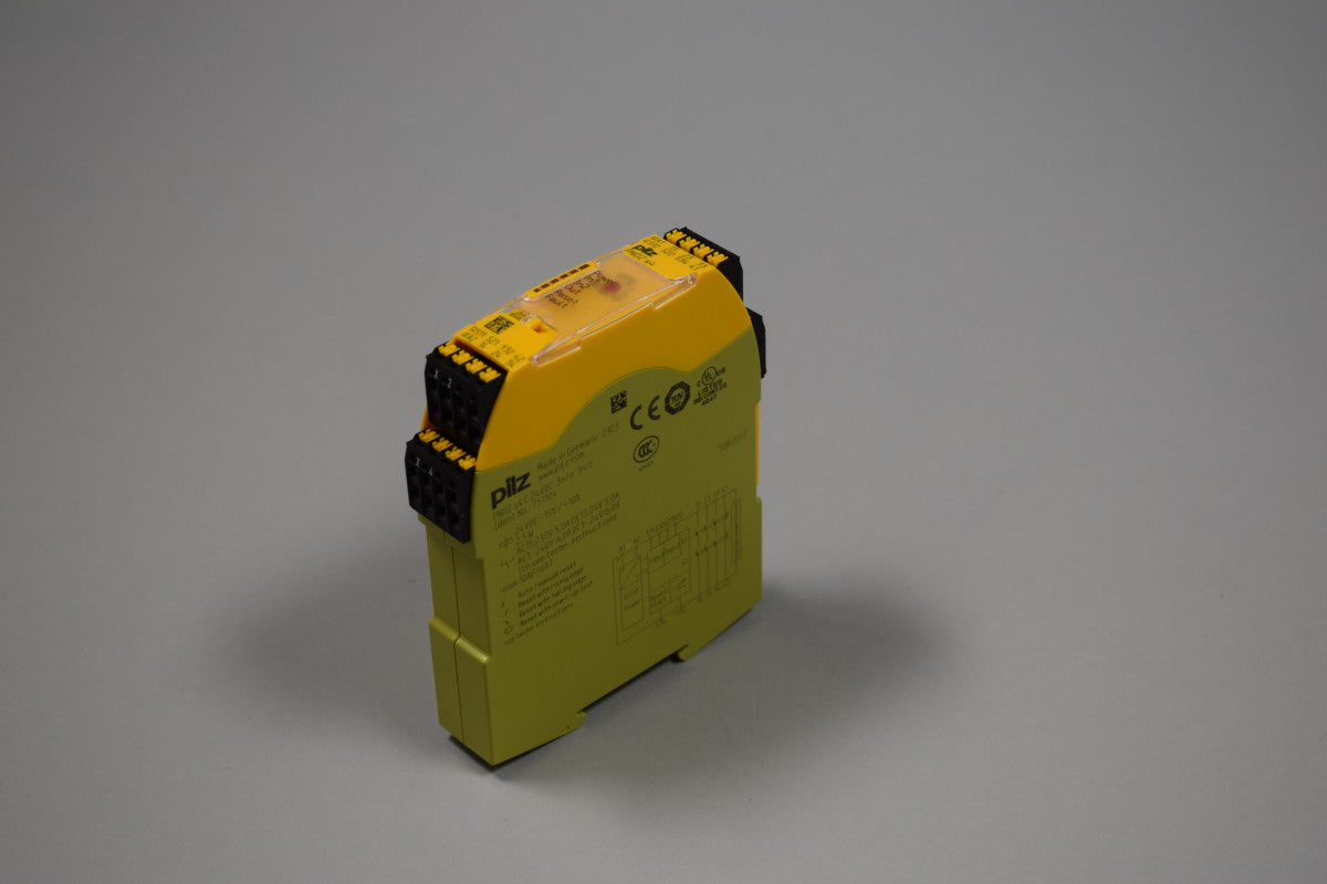 PILZ PNOZ S4 C 24VDC 3 N/O 1 N/C en stock