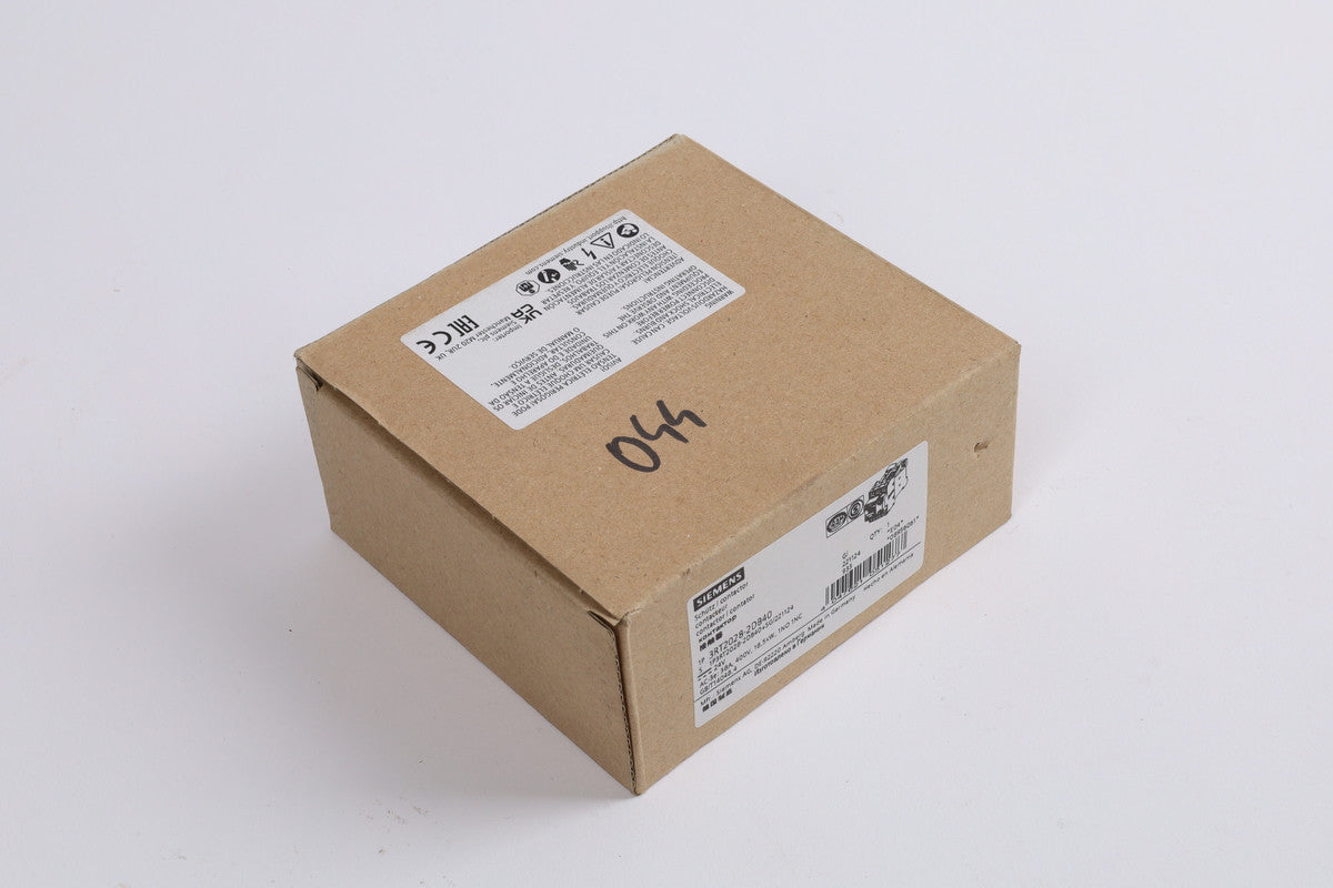 SIEMENS 3RT2028-2DB40 in magazzino