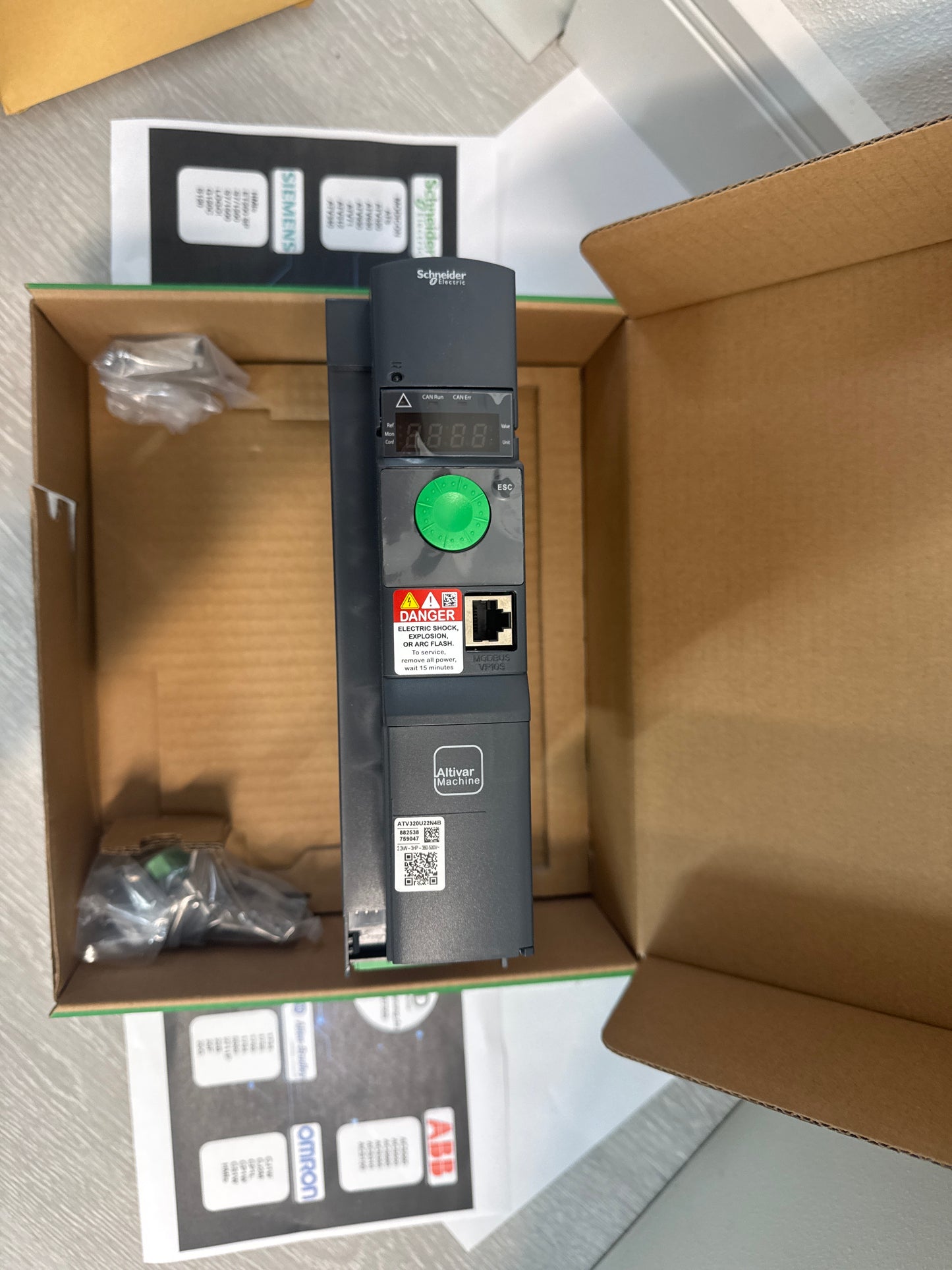 ATV320U22N4B  Schneider Electric Umrichter ATV320 2.2kW