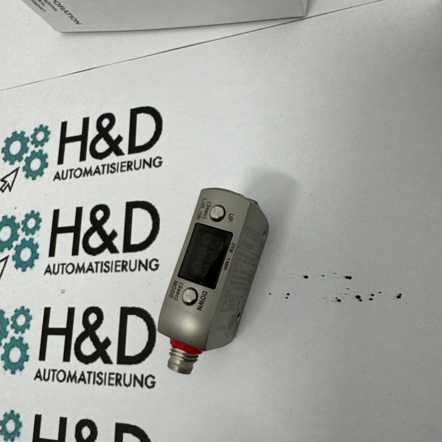 LR-ZB250CP Czujnik laserowy Keyence CMOS prostokątny z wtyczką M8, typ 250 mm