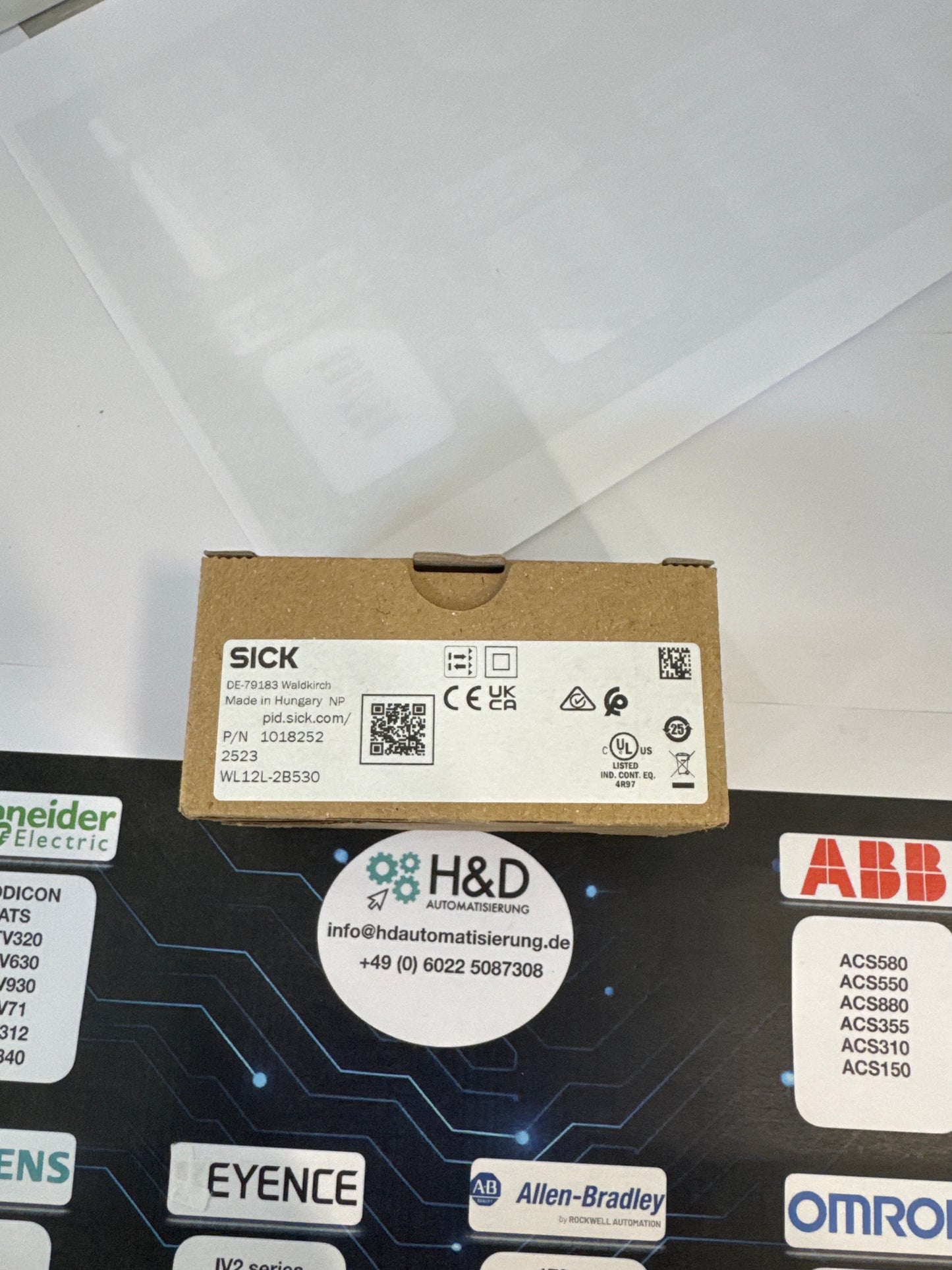 WL12L-2B530   Sick   Photoelectric Sensor  1018252   New and Sealed