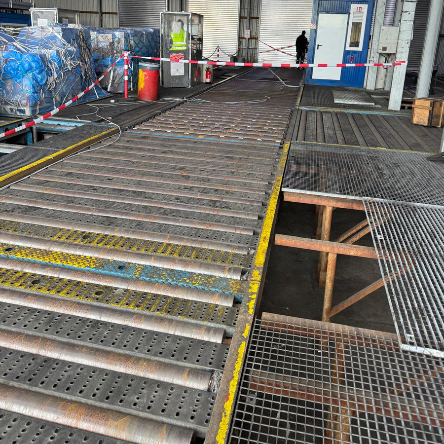 Industrial roller conveyor system